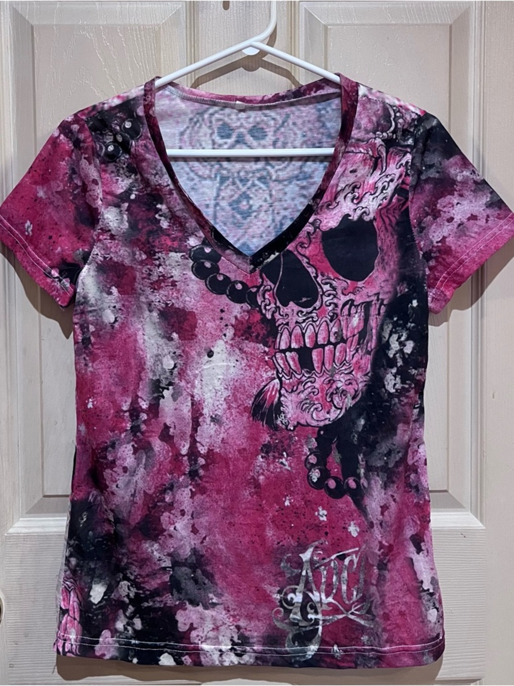Pink Skull Print V-Neck T-shirt, Size S